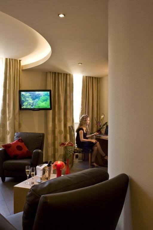 Hotel La Couronne A Wissembourg Habitación foto