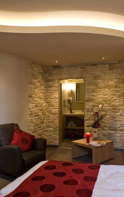 Hotel La Couronne A Wissembourg Habitación foto